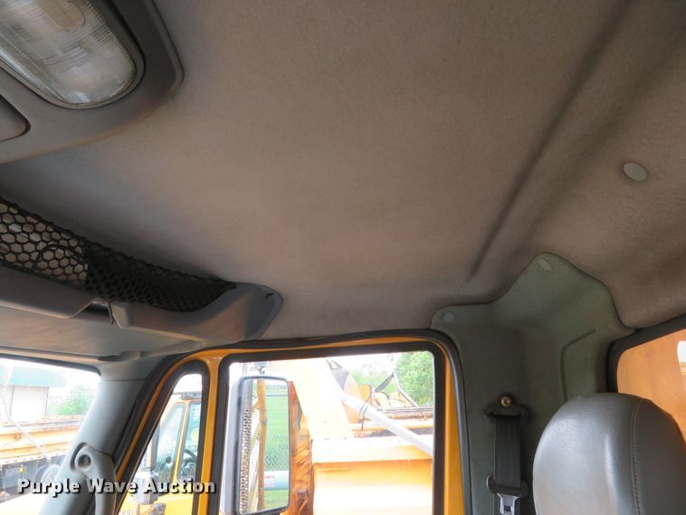 image for item DN5837 2004 International 7400  dump truck