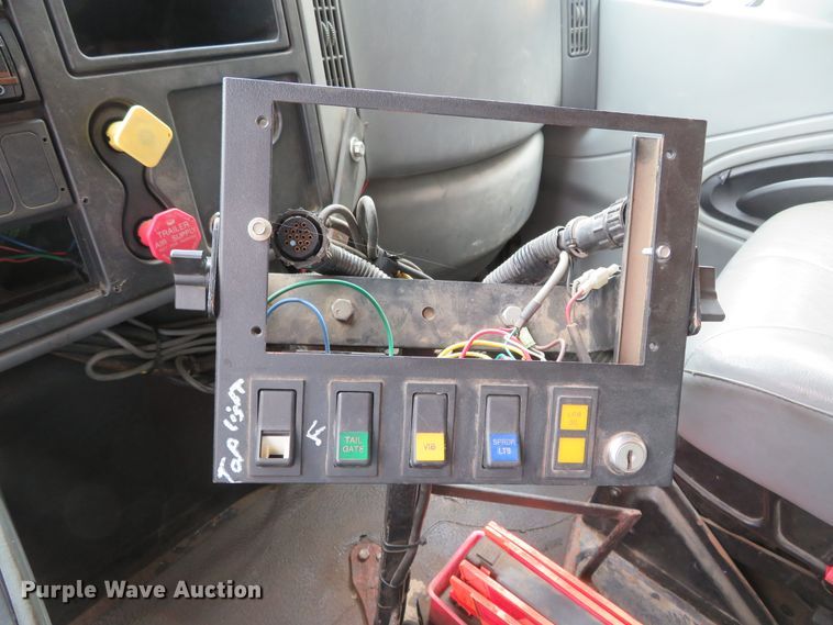 image for item DN5837 2004 International 7400  dump truck