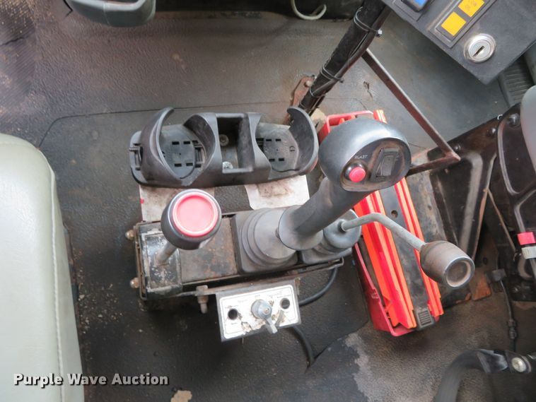 image for item DN5837 2004 International 7400  dump truck