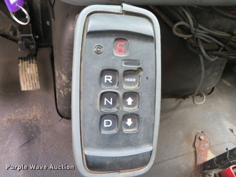 image for item DN5837 2004 International 7400  dump truck