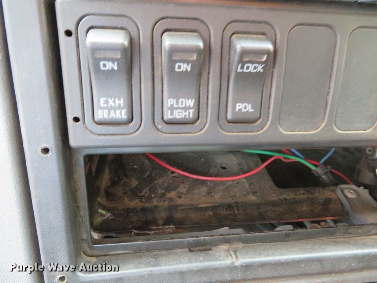 image for item DN5837 2004 International 7400  dump truck