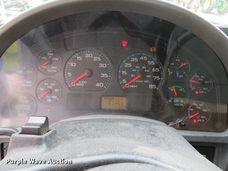 image for item DN5837 2004 International 7400  dump truck