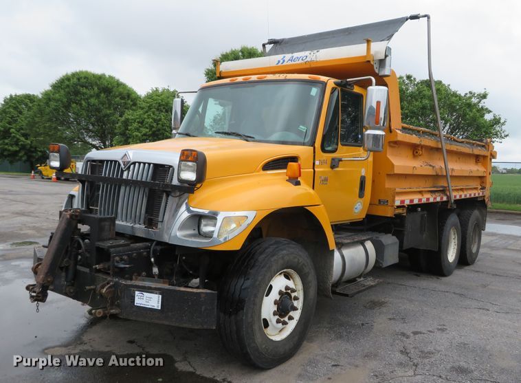 image for item DN5840 2006 International 7400  dump truck