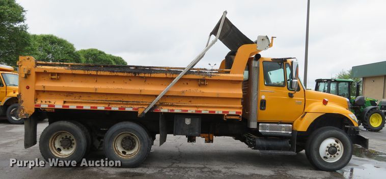 image for item DN5840 2006 International 7400  dump truck