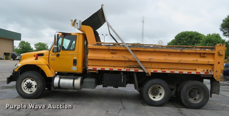 image for item DN5840 2006 International 7400  dump truck