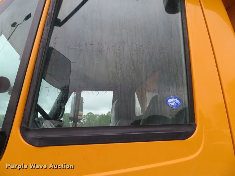 image for item DN5840 2006 International 7400  dump truck