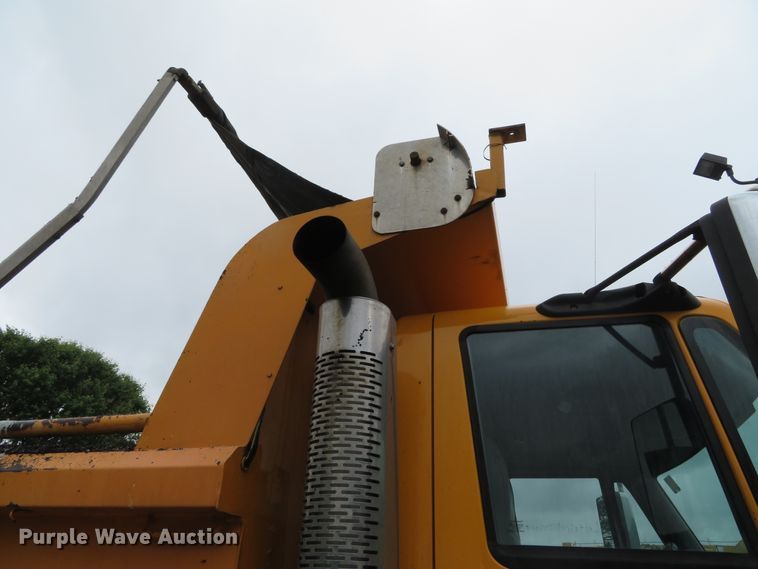 image for item DN5840 2006 International 7400  dump truck