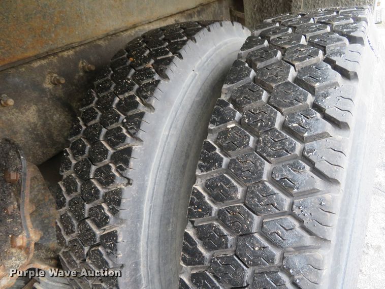 image for item DN5840 2006 International 7400  dump truck