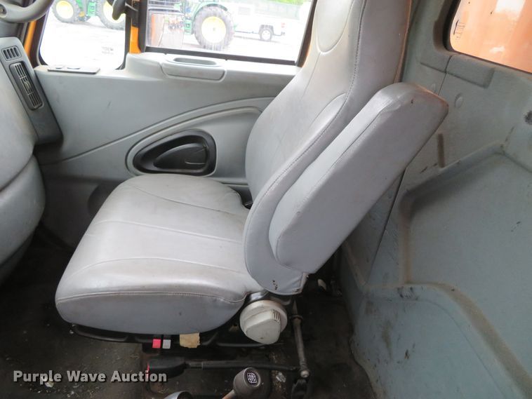 image for item DN5840 2006 International 7400  dump truck