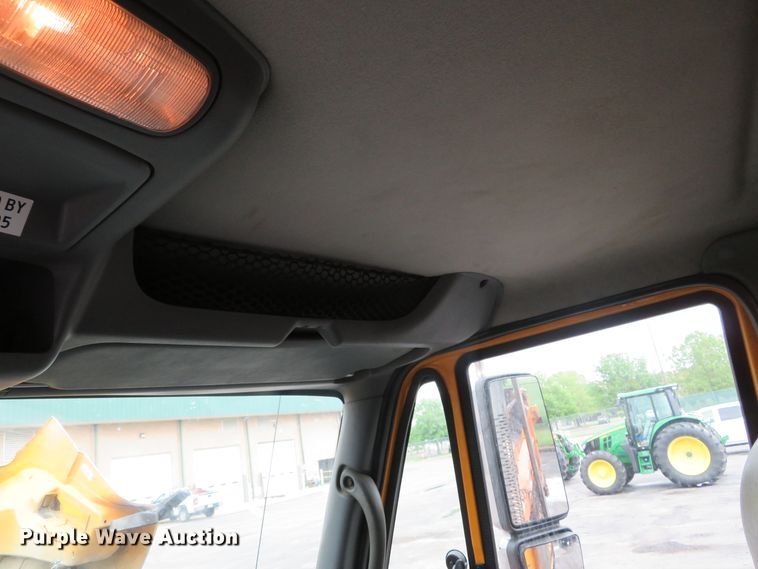 image for item DN5840 2006 International 7400  dump truck