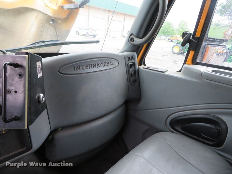 image for item DN5840 2006 International 7400  dump truck