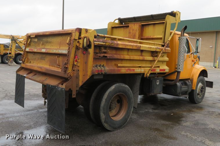 image for item DN5841 2000 International 4900  dump truck