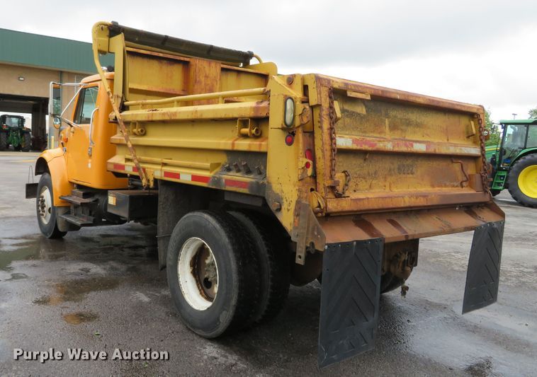 image for item DN5841 2000 International 4900  dump truck