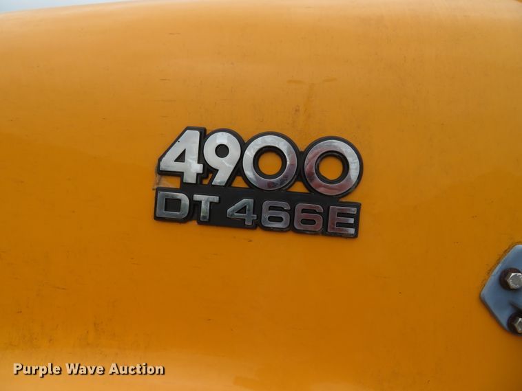 image for item DN5841 2000 International 4900  dump truck