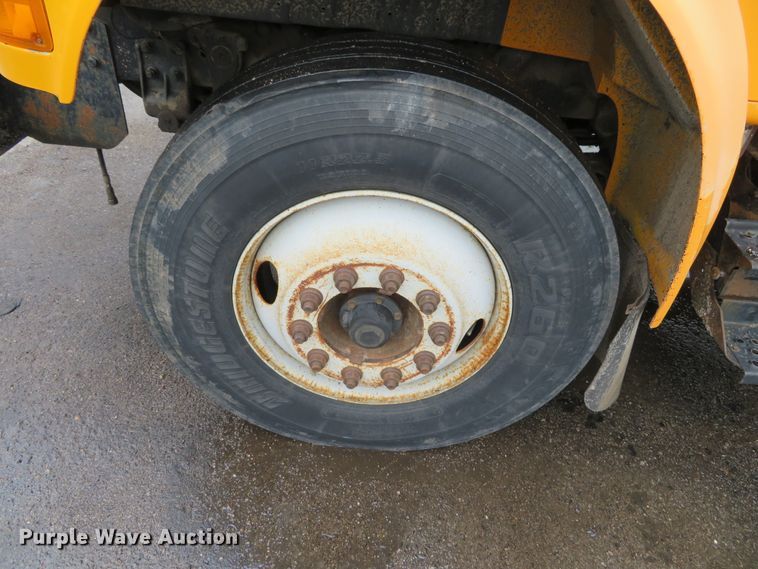 image for item DN5841 2000 International 4900  dump truck