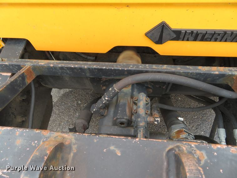 image for item DN5841 2000 International 4900  dump truck