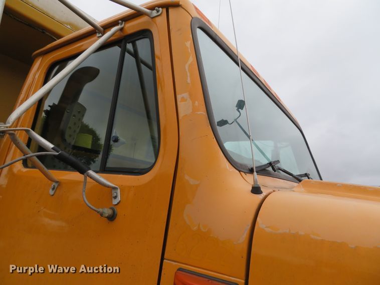 image for item DN5841 2000 International 4900  dump truck