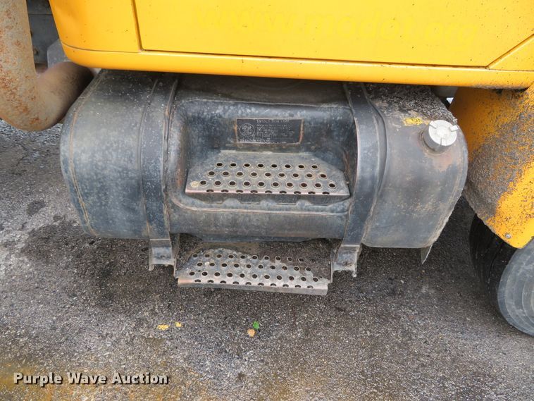 image for item DN5841 2000 International 4900  dump truck