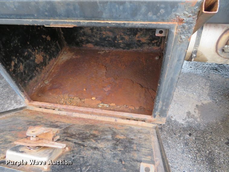 image for item DN5841 2000 International 4900  dump truck