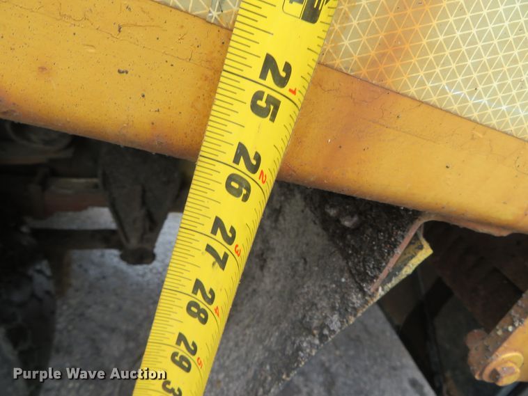 image for item DN5841 2000 International 4900  dump truck