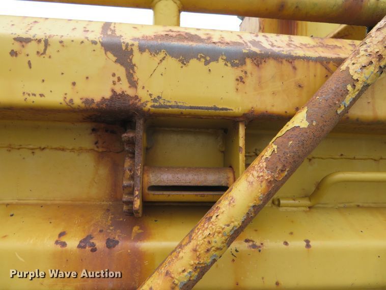 image for item DN5841 2000 International 4900  dump truck