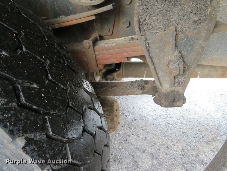 image for item DN5841 2000 International 4900  dump truck