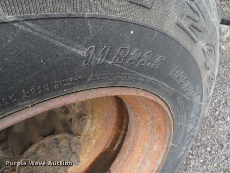 image for item DN5841 2000 International 4900  dump truck