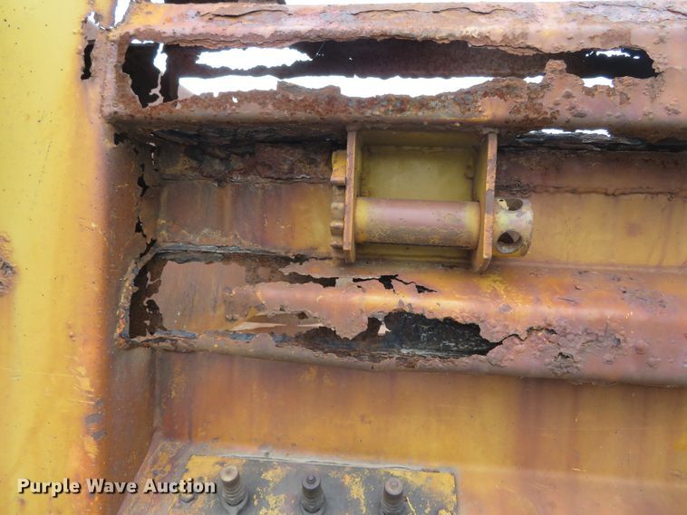 image for item DN5841 2000 International 4900  dump truck