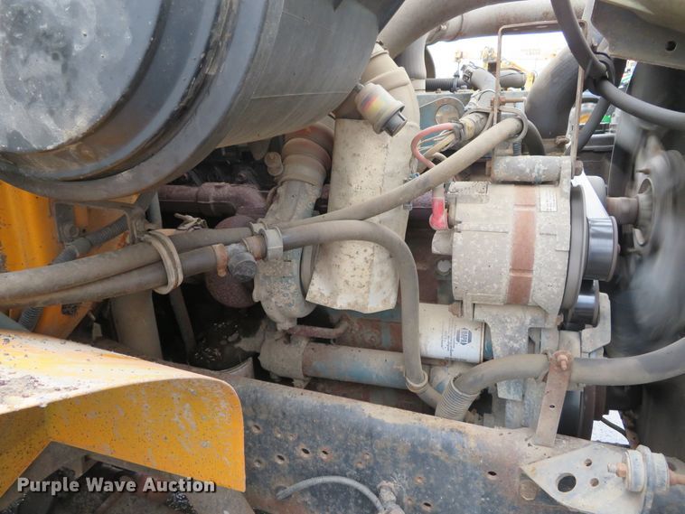 image for item DN5841 2000 International 4900  dump truck