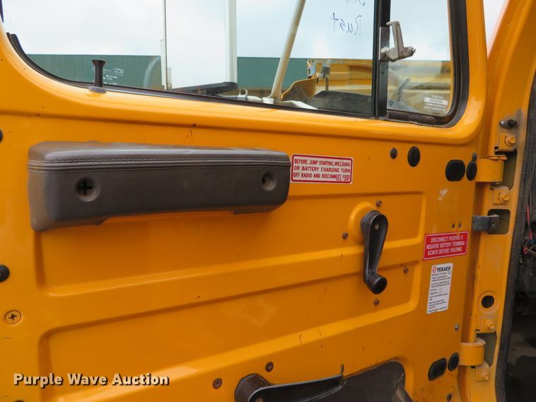 image for item DN5841 2000 International 4900  dump truck