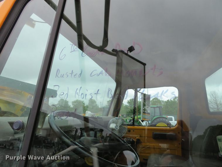 image for item DN5841 2000 International 4900  dump truck