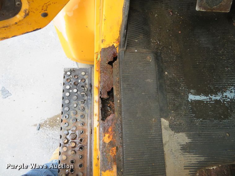 image for item DN5841 2000 International 4900  dump truck