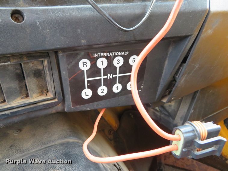 image for item DN5841 2000 International 4900  dump truck