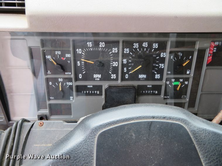 image for item DN5841 2000 International 4900  dump truck