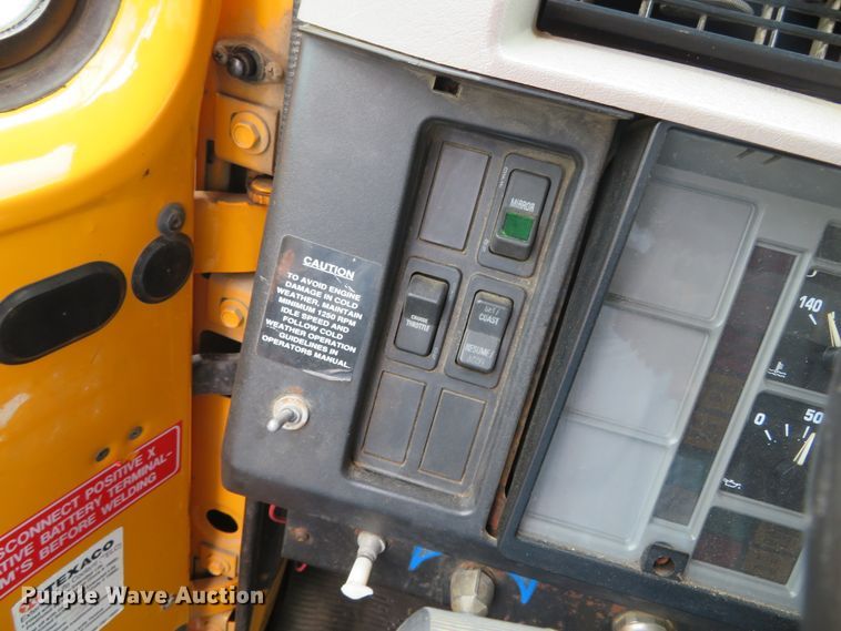 image for item DN5841 2000 International 4900  dump truck