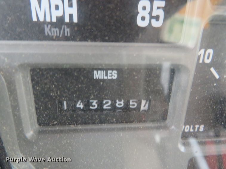 image for item DN5841 2000 International 4900  dump truck