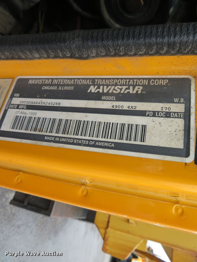 image for item DN5841 2000 International 4900  dump truck