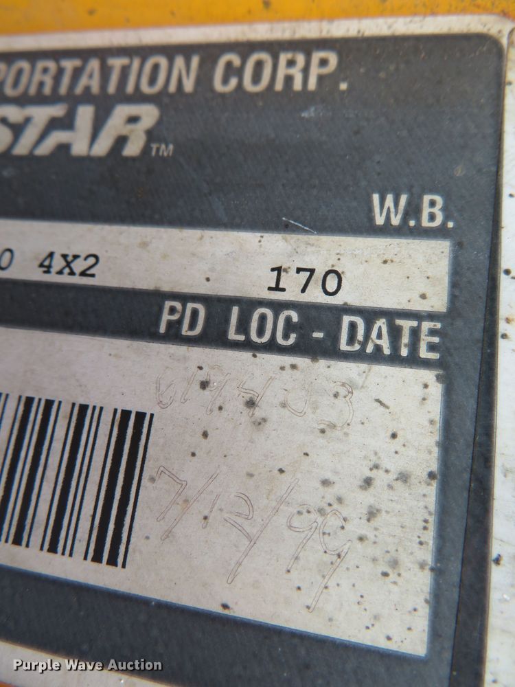 image for item DN5841 2000 International 4900  dump truck