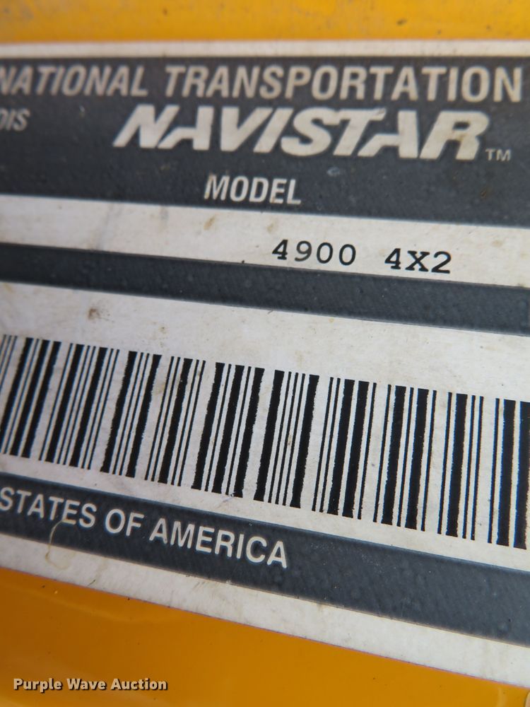 image for item DN5841 2000 International 4900  dump truck
