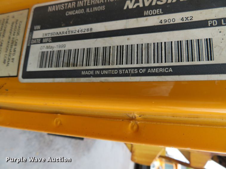 image for item DN5841 2000 International 4900  dump truck