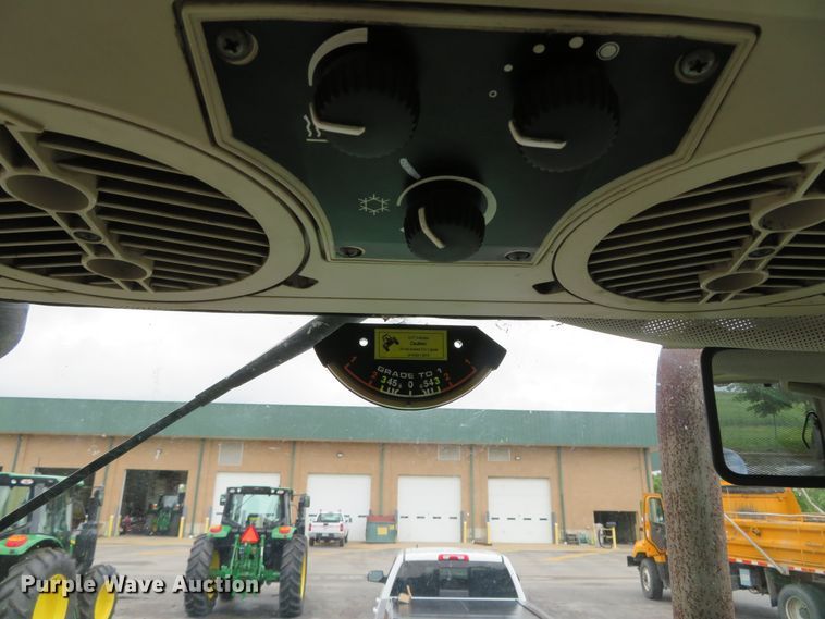 image for item DN5846 John Deere 6615  tractor