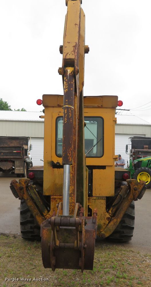 image for item DN5878 John Deere 410D  backhoe