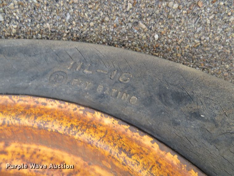 image for item DN5878 John Deere 410D  backhoe