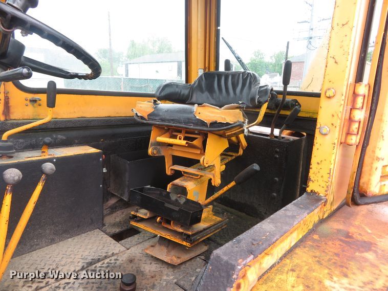 image for item DN5878 John Deere 410D  backhoe