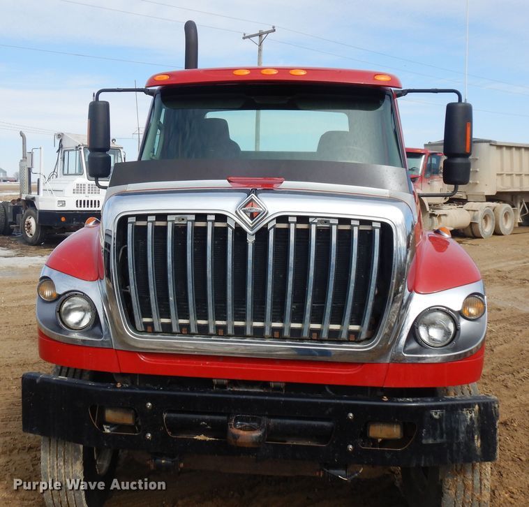 image for item H1846 2012 International 7600  semi truck