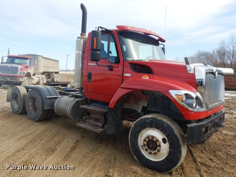 image for item H1846 2012 International 7600  semi truck