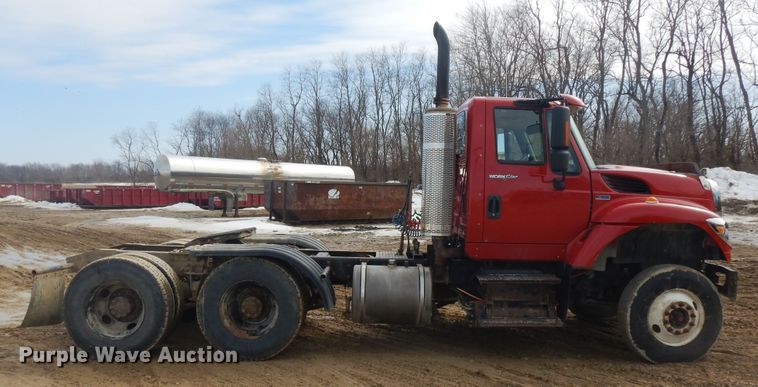 image for item H1846 2012 International 7600  semi truck