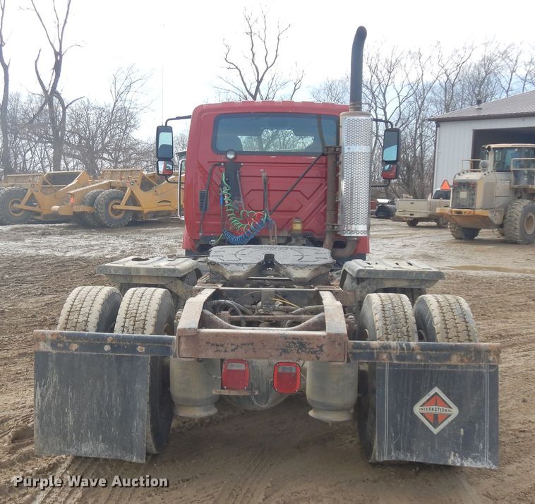 image for item H1846 2012 International 7600  semi truck