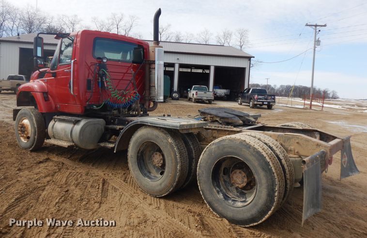 image for item H1846 2012 International 7600  semi truck