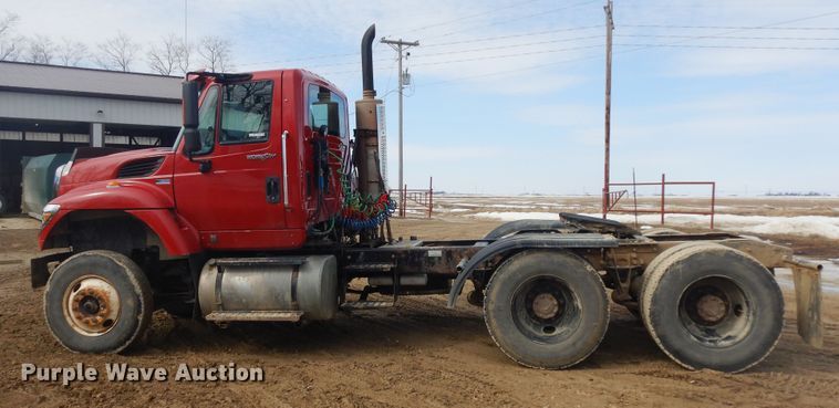 image for item H1846 2012 International 7600  semi truck